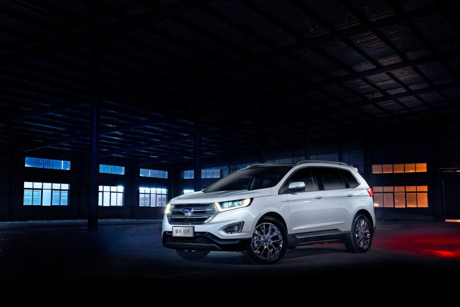  Ford Edge Titanium 2015 года  (CN) (фото 8 из 18)